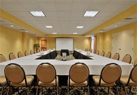 Courtyard By Marriott Midtown