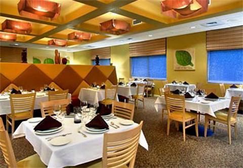 Courtyard By Marriott Midtown Hotel
