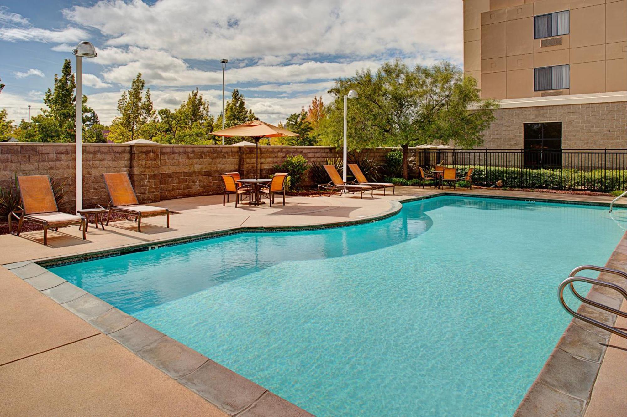 Hotel Courtyard By Marriott Midtown