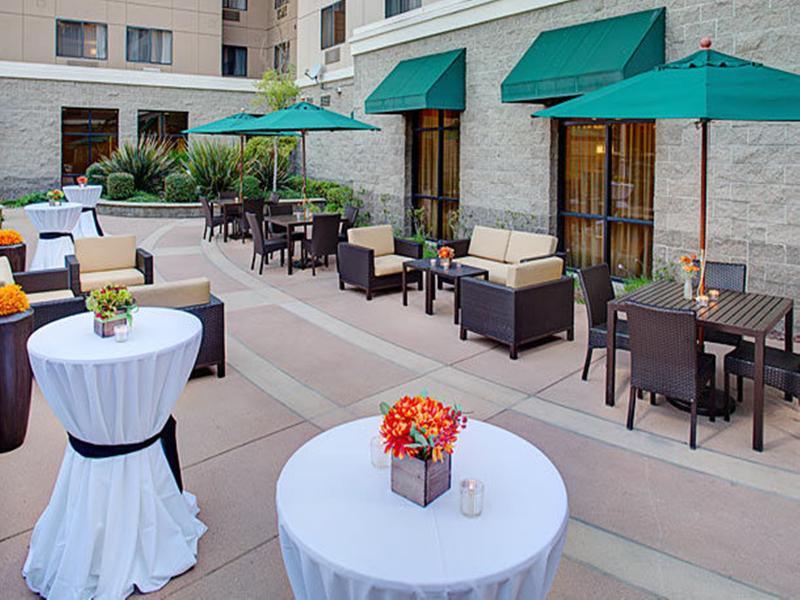 Courtyard By Marriott Midtown